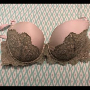 Victoria’s Secret Dream Angels Bra Size 32D.